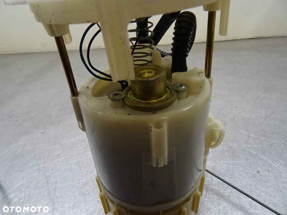 RENAULT MEGANE II HB 3D 1.4B POMPA PALIWA - 2