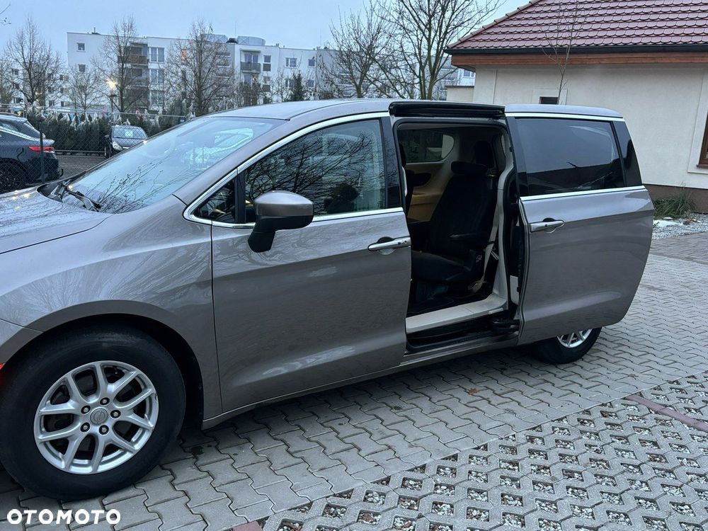 Chrysler Pacifica - 10