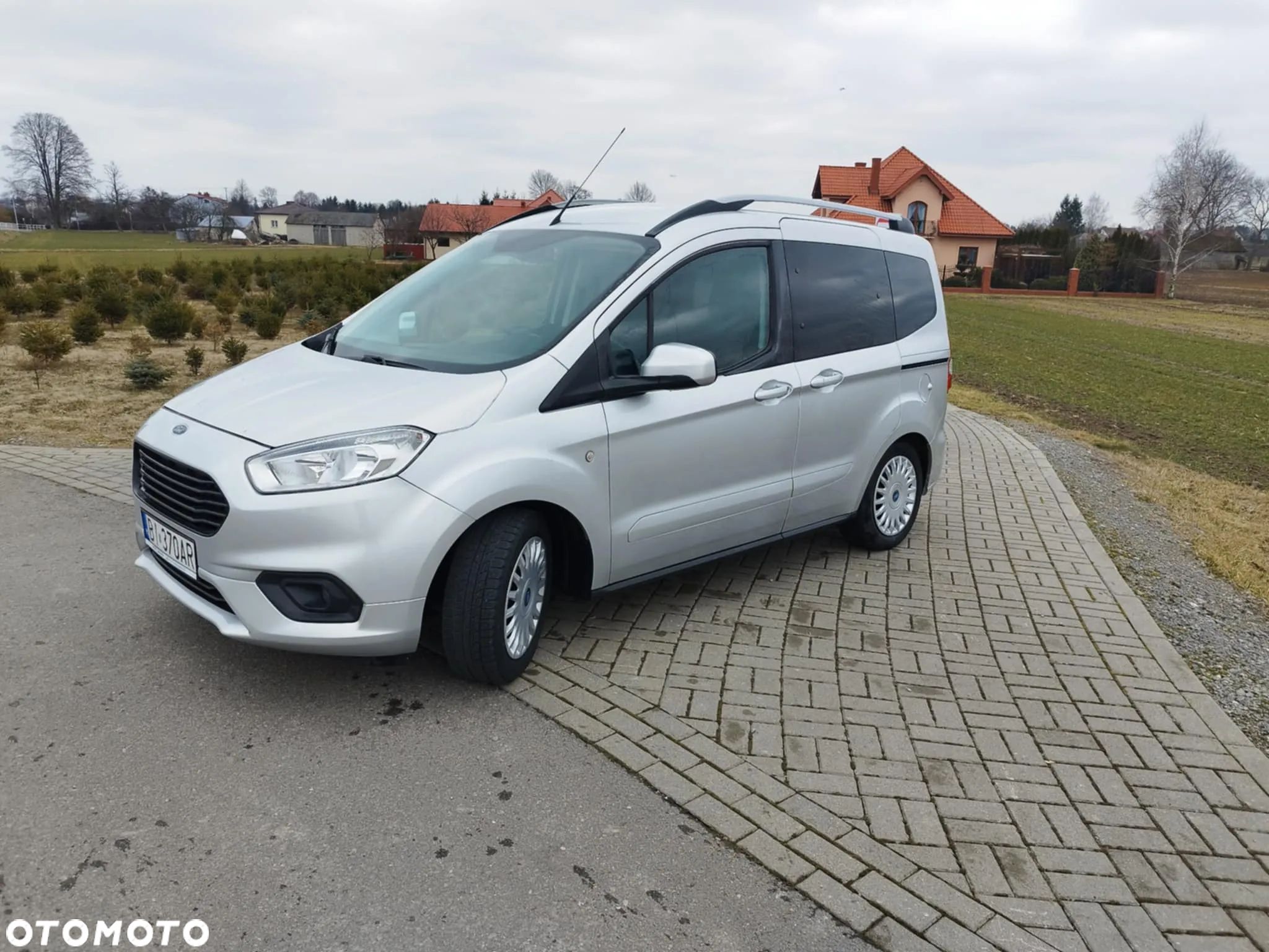 Ford Tourneo Courier 1.0 EcoBoost Titanium - 1