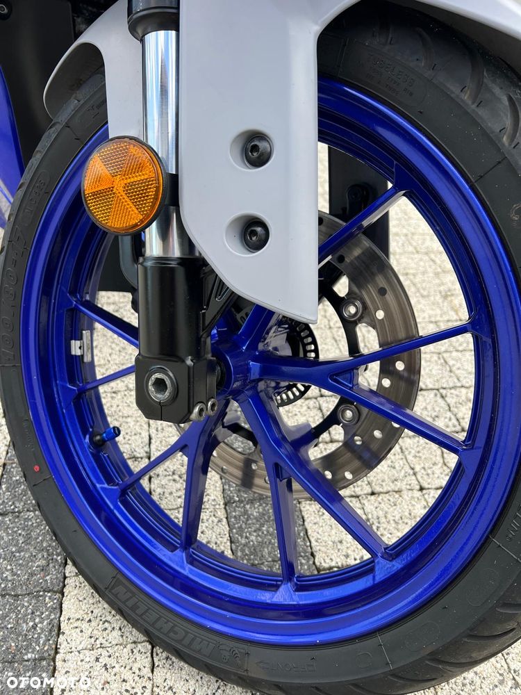 Yamaha YZF - 27