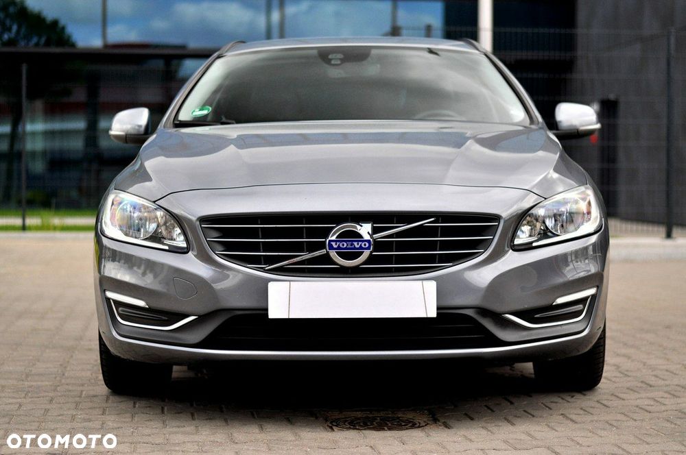 Volvo V60 D2 Momentum - 14