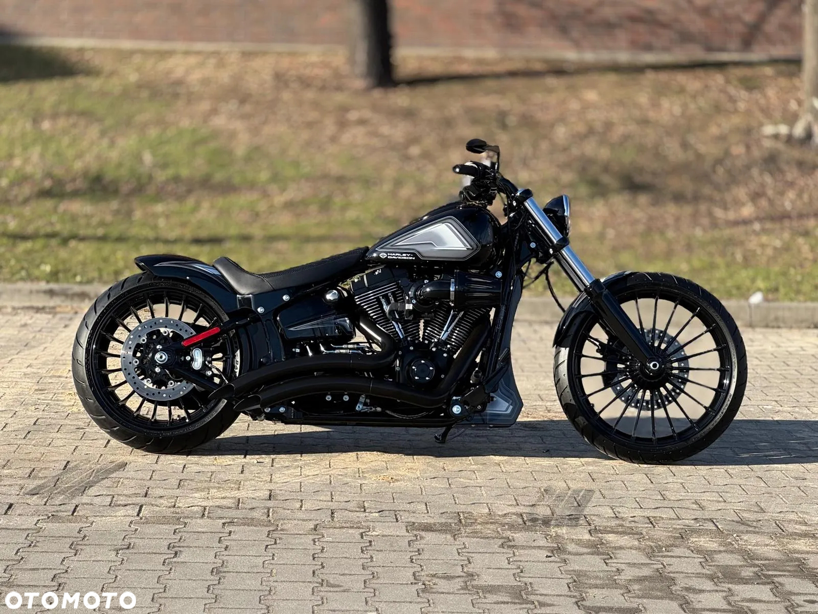 Harley-Davidson Softail Breakout - 2