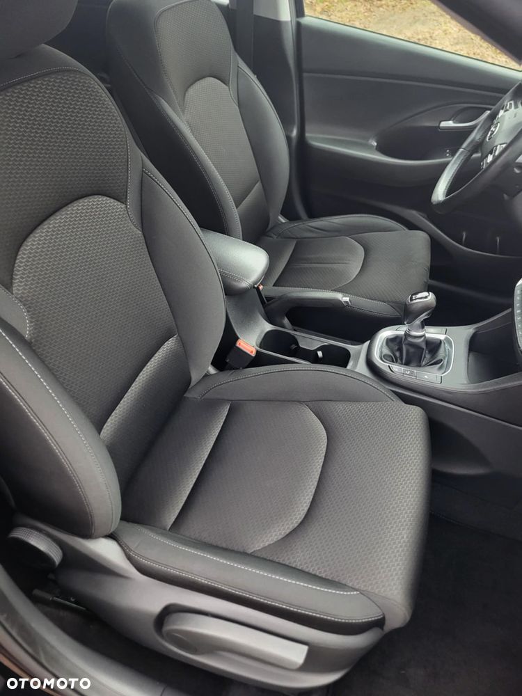 Hyundai i30 blue Kombi 1.6 CRDi YES Gold - 8