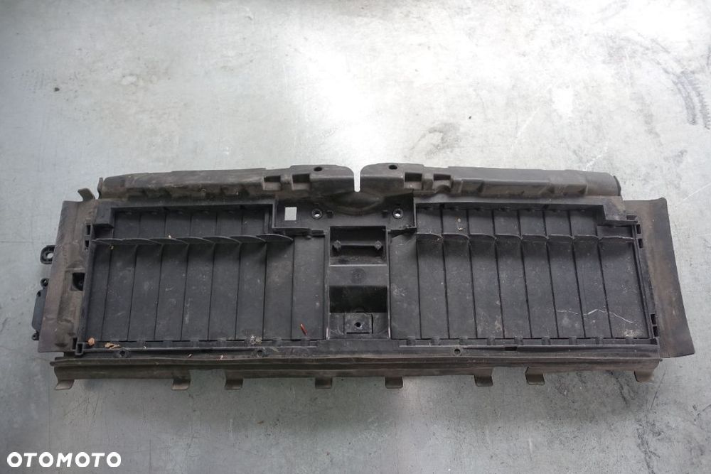 ŻALUZJA WLOT POWIETRZA MERCEDES W213 16r.- E-klasa CLS
