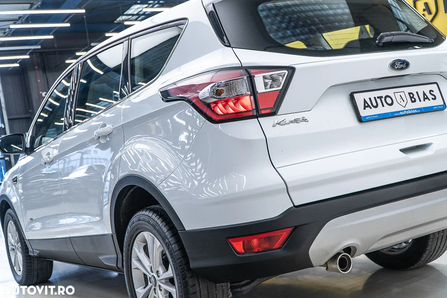 Ford Kuga 2.0 TDCi 4WD Powershift Titanium - 32