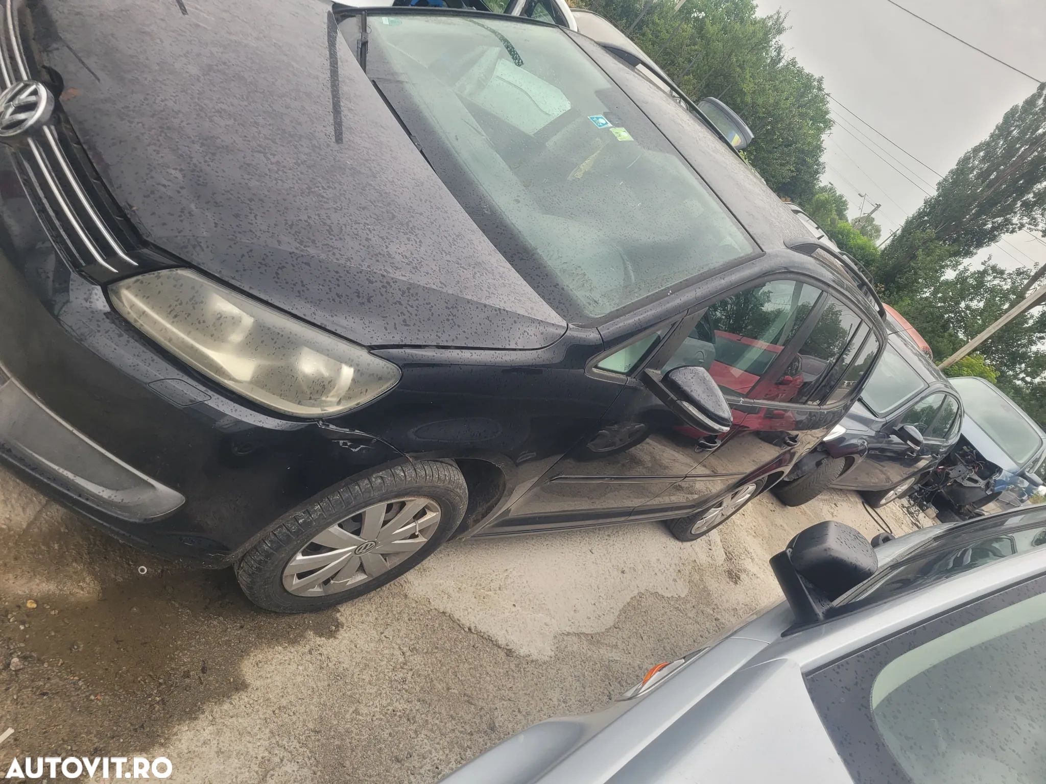 Dezmembrez volkswagen touran an 2013 - 1