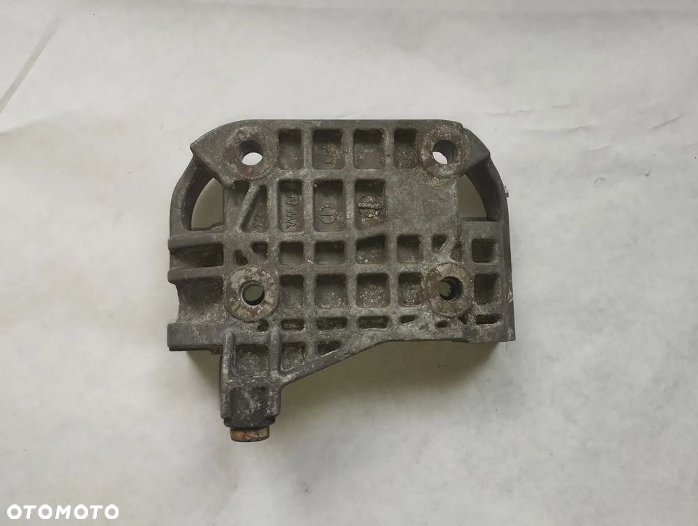 ŁAPA WSPORNIK SILNIKA AUDI AUDI A4 A5 A6 A7 A8 Q7 059903143P - 2