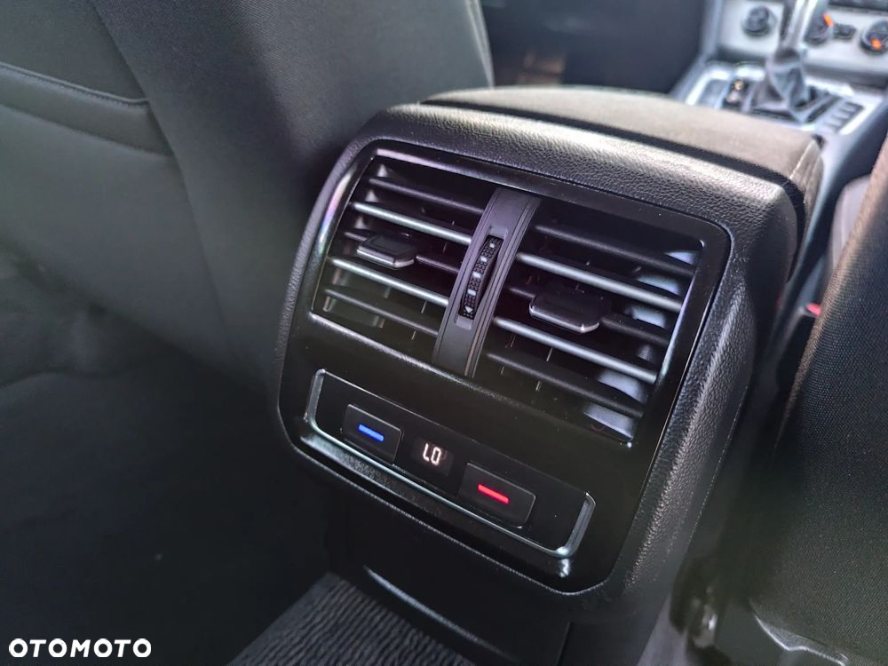 Volkswagen Passat Variant 2.0 TDI SCR DSG Comfortline - 16