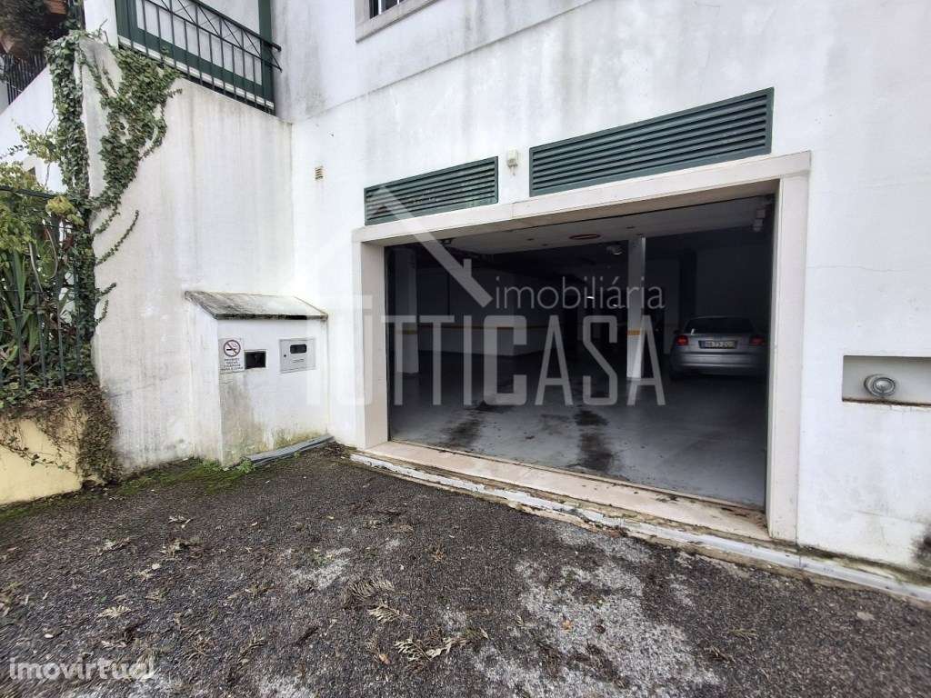 Parqueamento para 2 carros na Venda do Pinheiro - Grande imagem: 2/7