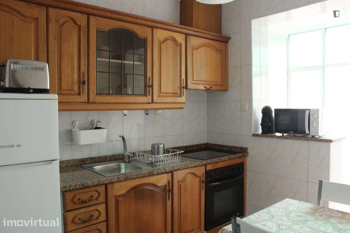 Quarto - localizado em Santa Marinha Porto - Grande imagem: 2/20