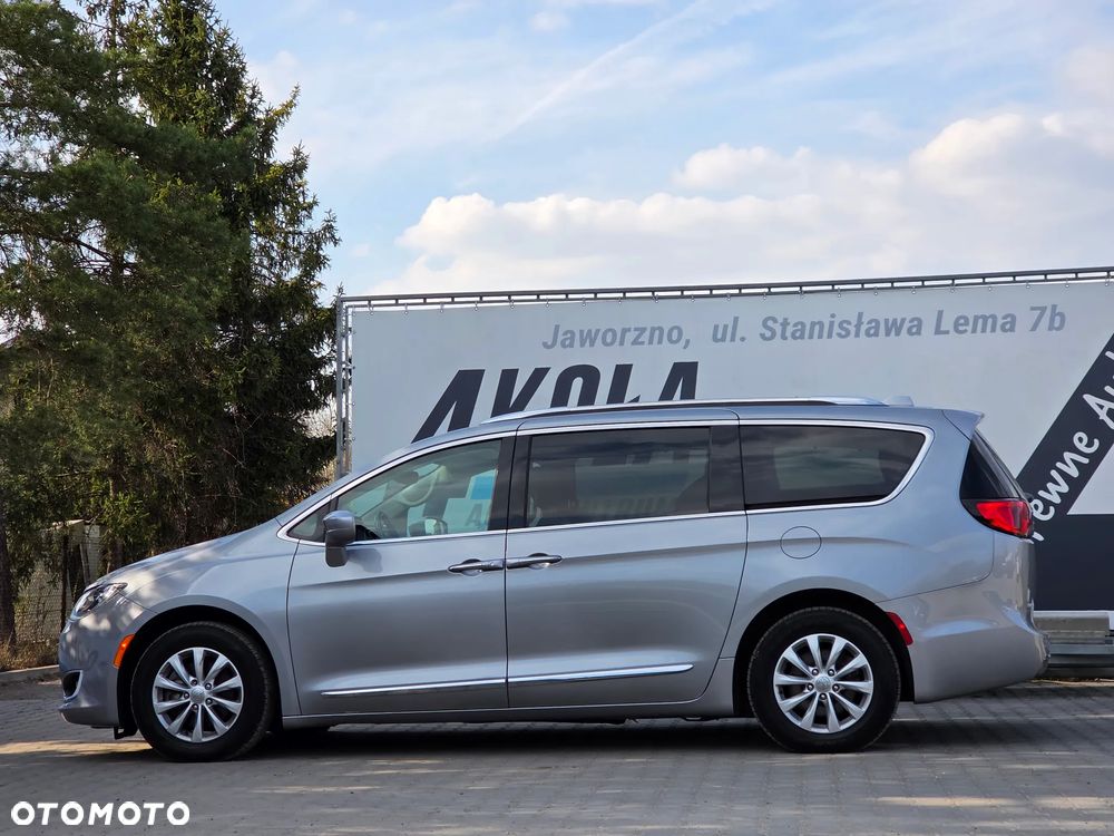 Chrysler Pacifica - 8