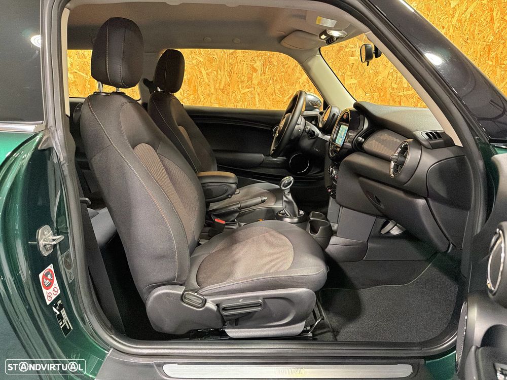 MINI 3 Portas Cooper D Aut. - 22