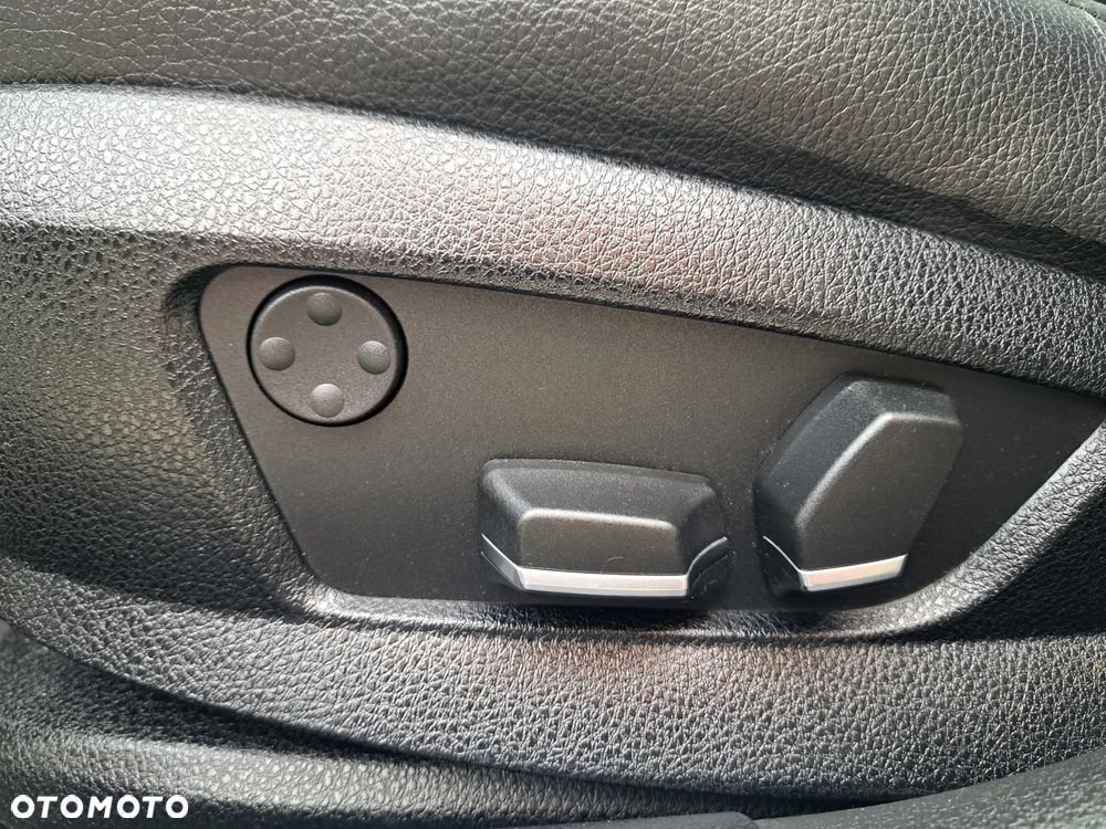 BMW Seria 5 528i xDrive - 27