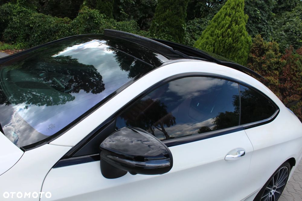 Mercedes-Benz Klasa C 300 7G-TRONIC AMG Line - 32