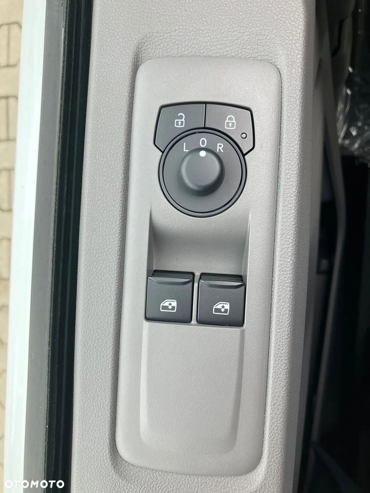 Volkswagen Nowy Transporter Furgon - 16