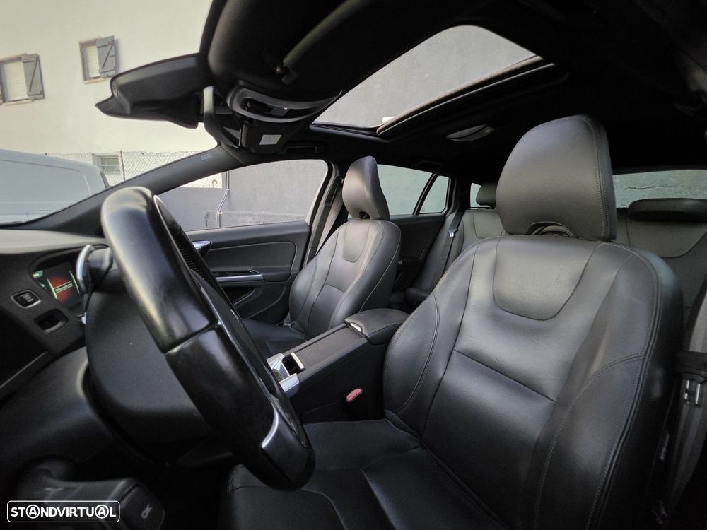 Volvo V60 Cross Country 2.0 D3 Summum Geartronic - 17