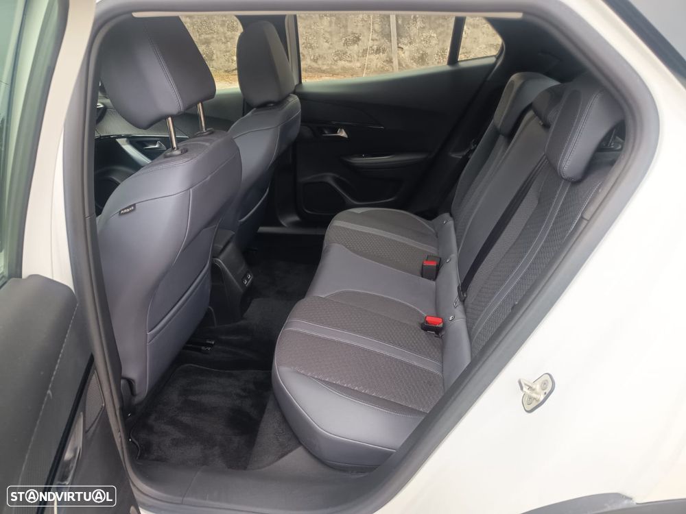 Peugeot e-2008 Allure - 13