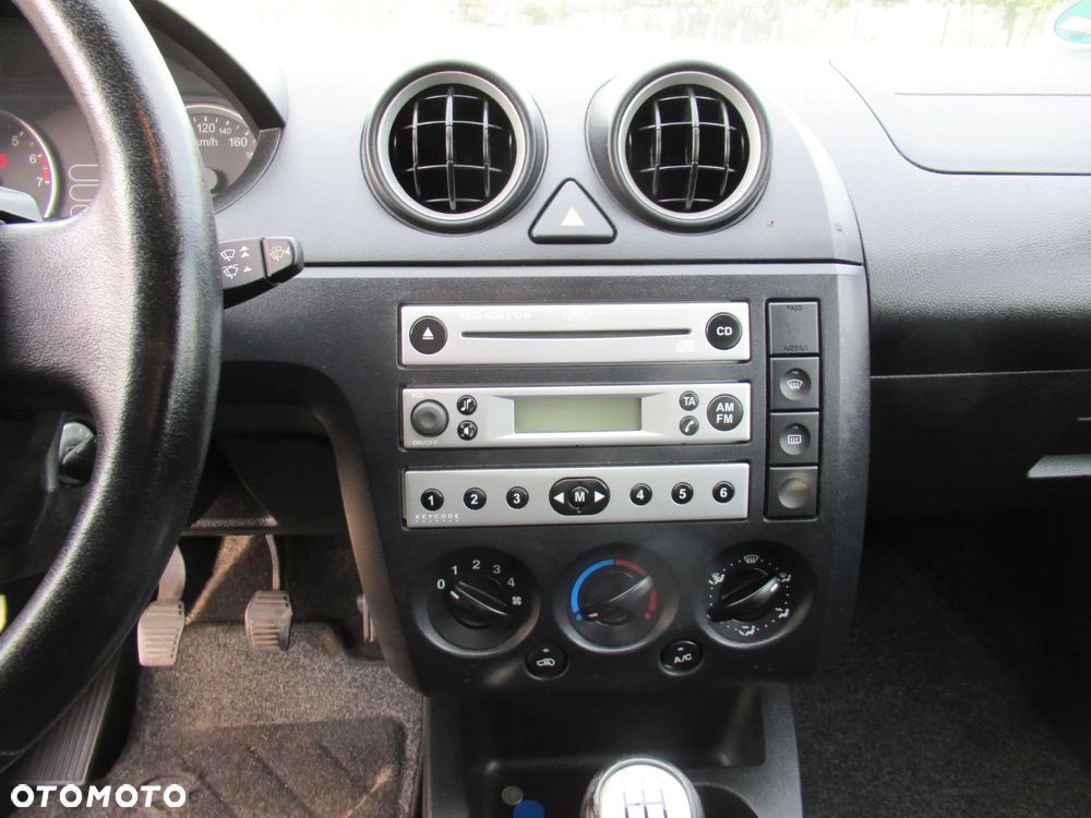 Ford Fiesta 1.4 Ghia - 29