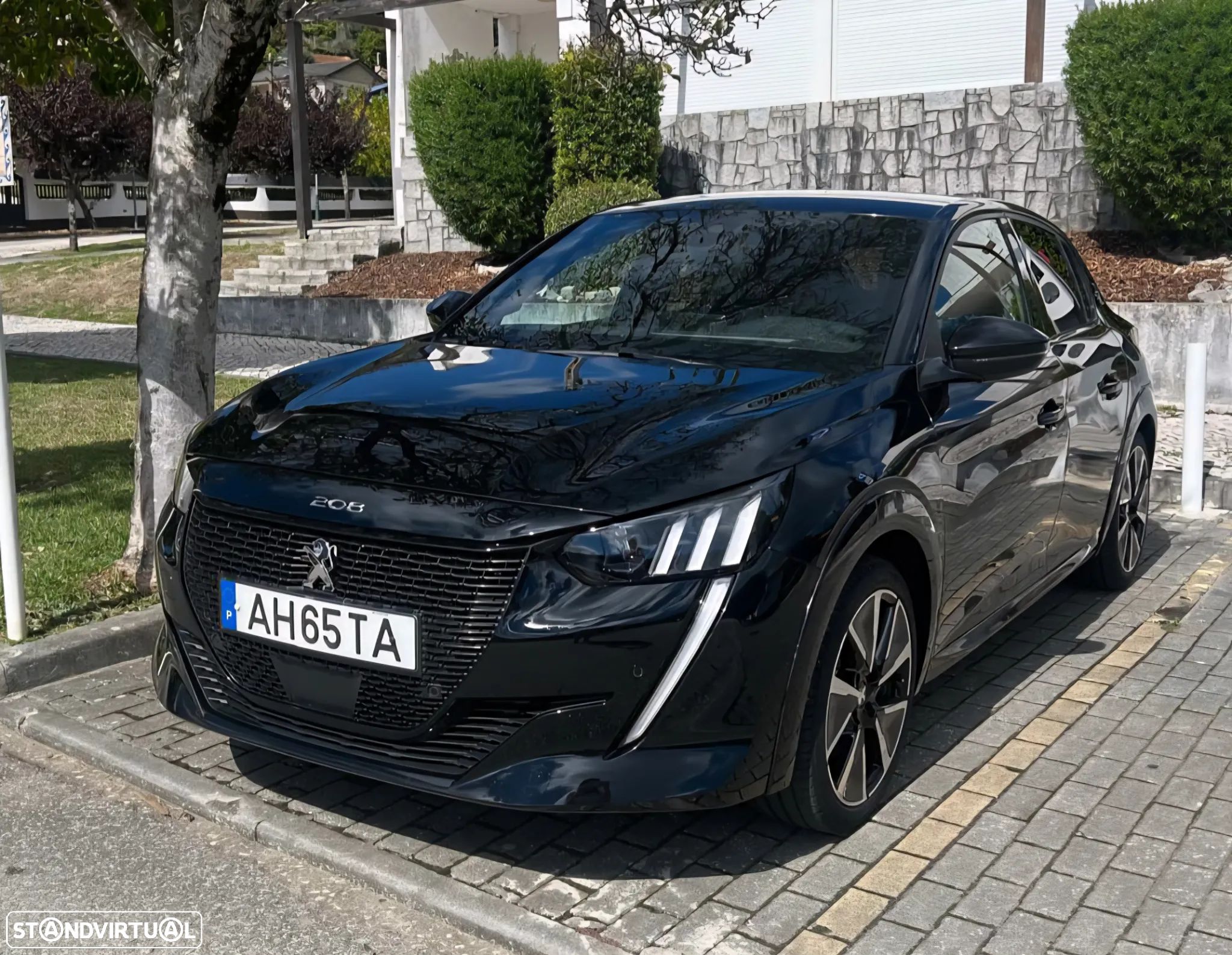 Peugeot 208 - 1