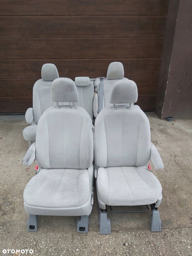 TOYOTA SIENNA fotel fotele przód tył 8 osób - 2