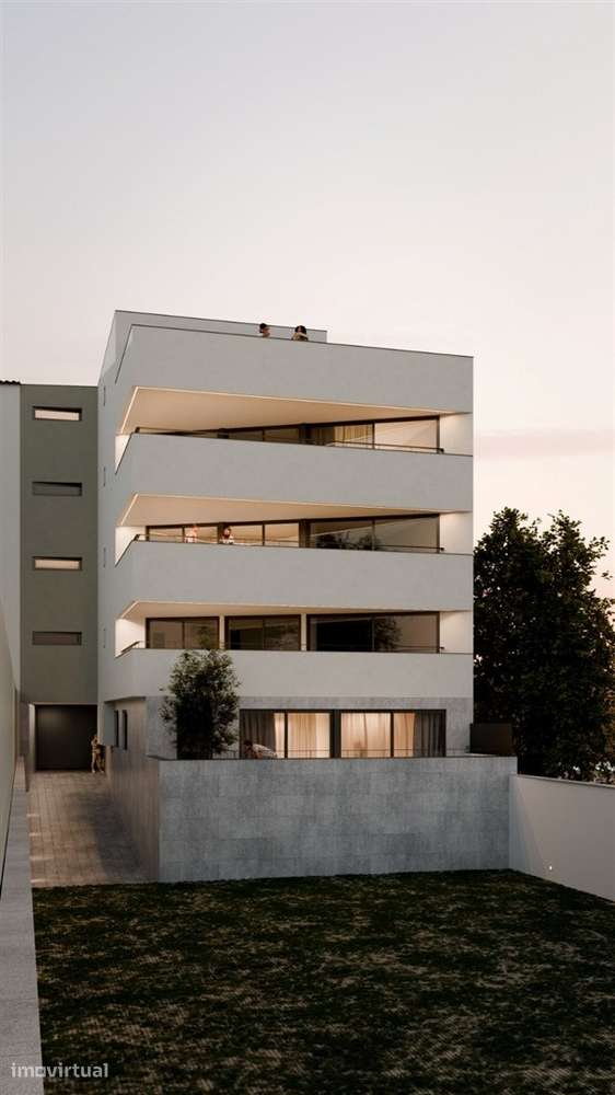 Apartamento T2 com Lugar de Garagem, localizado no Centro de Canelas! - Grande imagem: 2/17