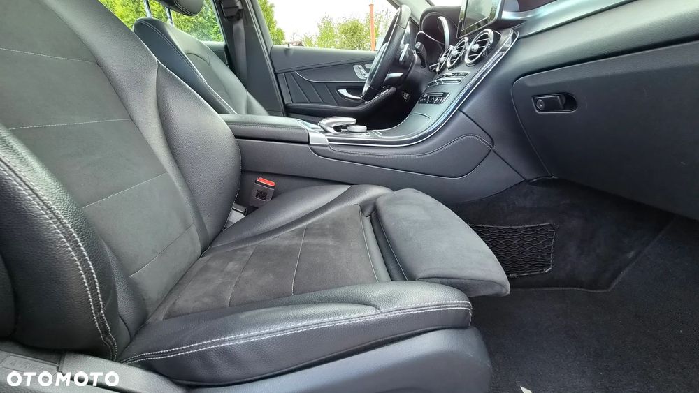 Mercedes-Benz GLC 250 4Matic 9G-TRONIC AMG Line - 21
