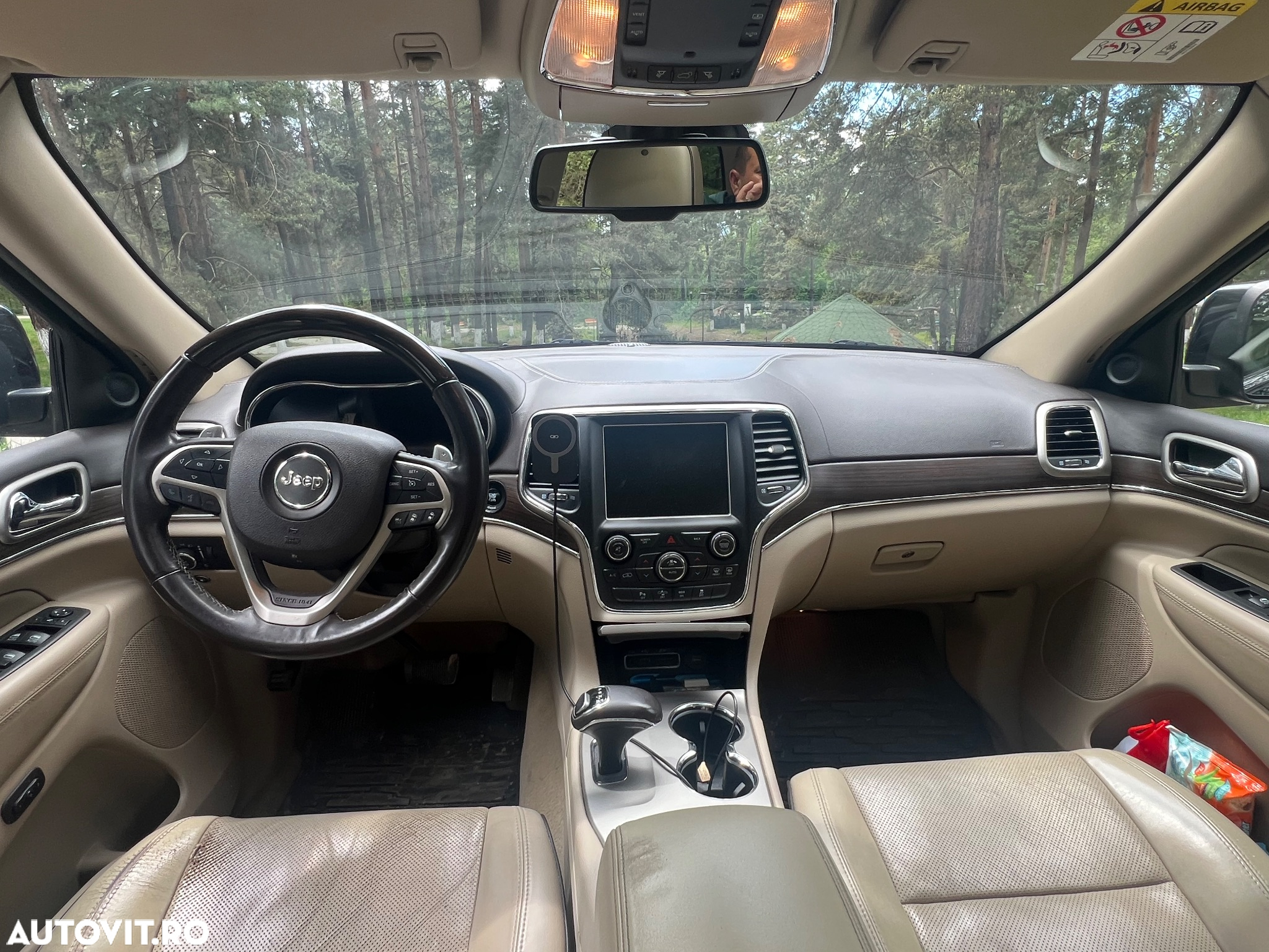Jeep Grand Cherokee - 12