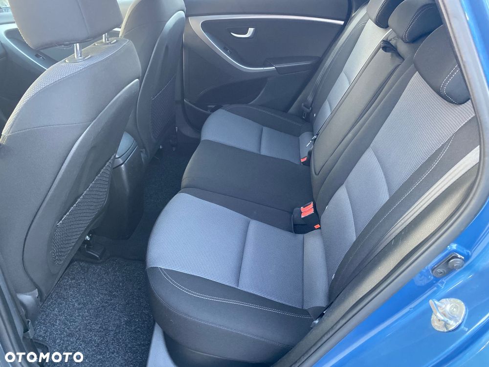 Hyundai i30 blue Kombi 1.4 YES Gold - 28