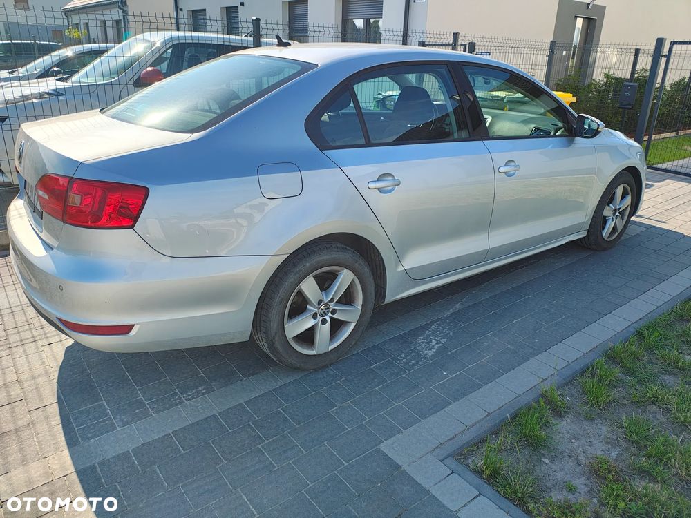 Volkswagen Jetta 1.2 TSI Comfortline - 4