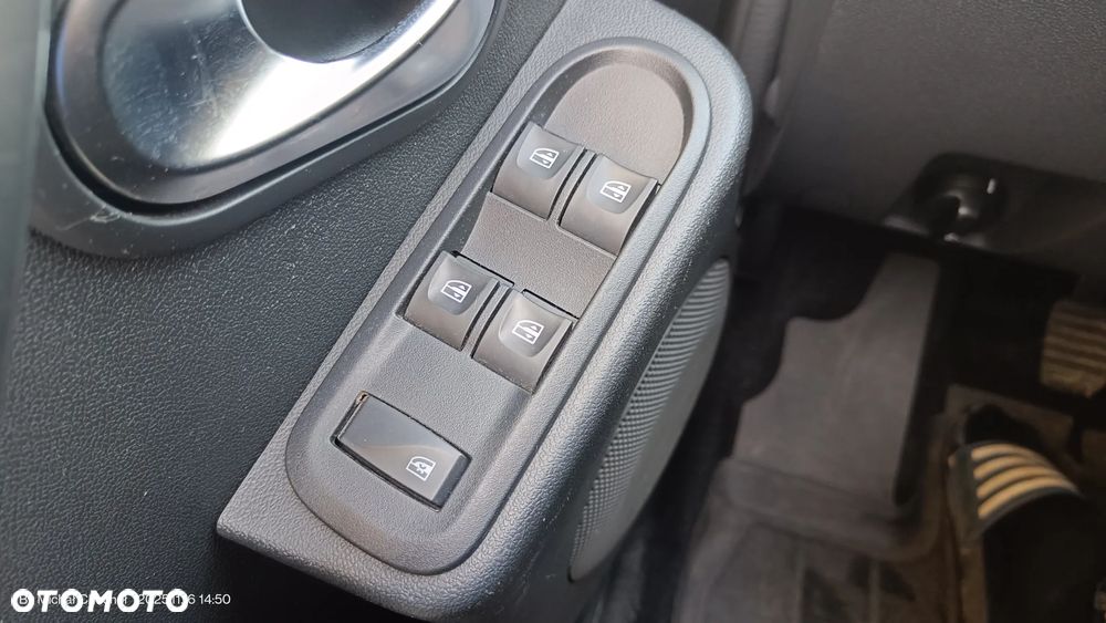 Dacia Duster 1.6 SCe Laureate S&S - 9