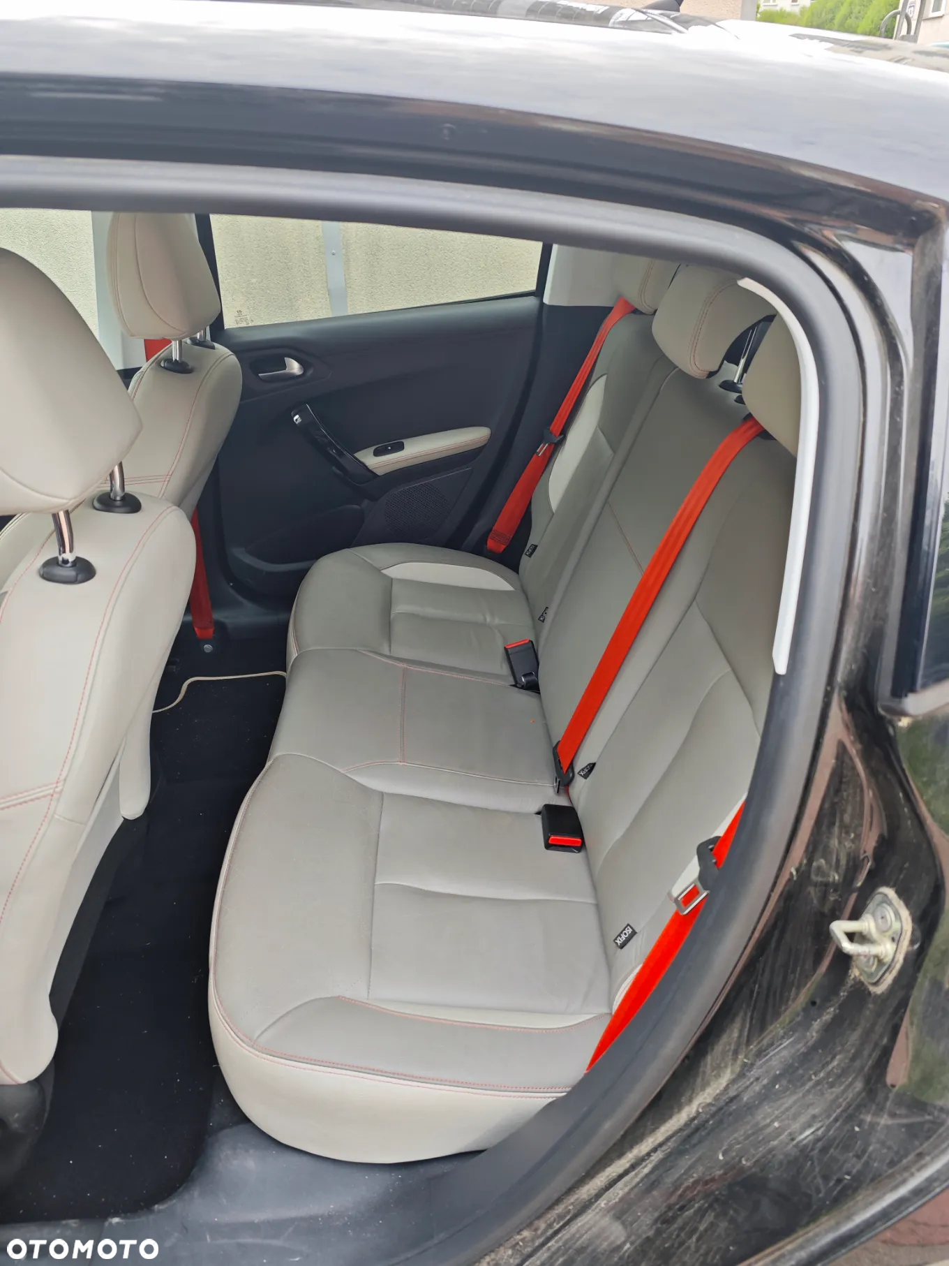 Peugeot 208 - 11