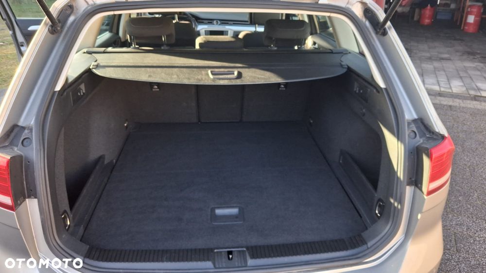 Volkswagen Passat 1.6 TDI (BlueMotion Technology) Comfortline - 15