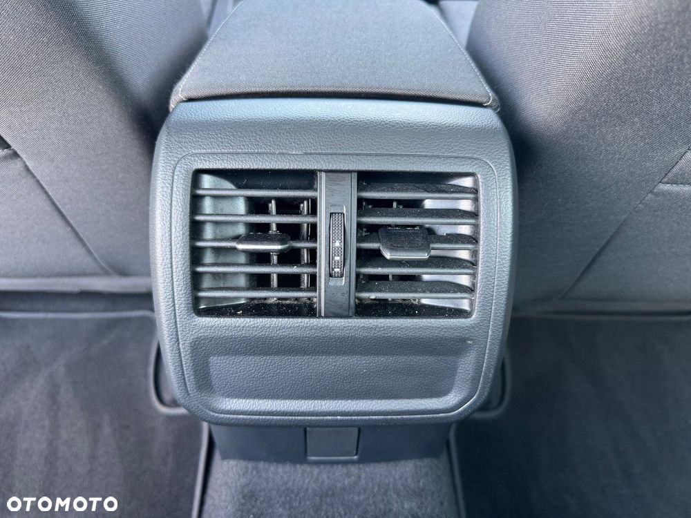 Volkswagen Passat - 25