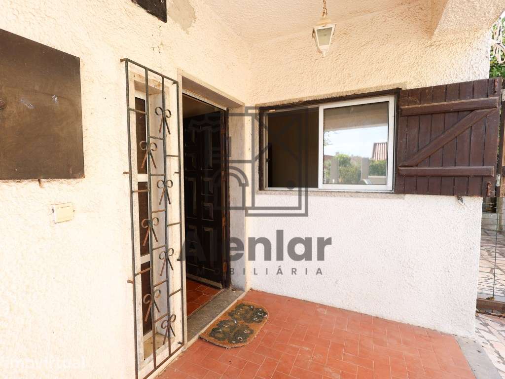 Moradia T3 na Charneca da Caparica com 202 m² Excelente Oportunidad... - Grande imagem: 5/33