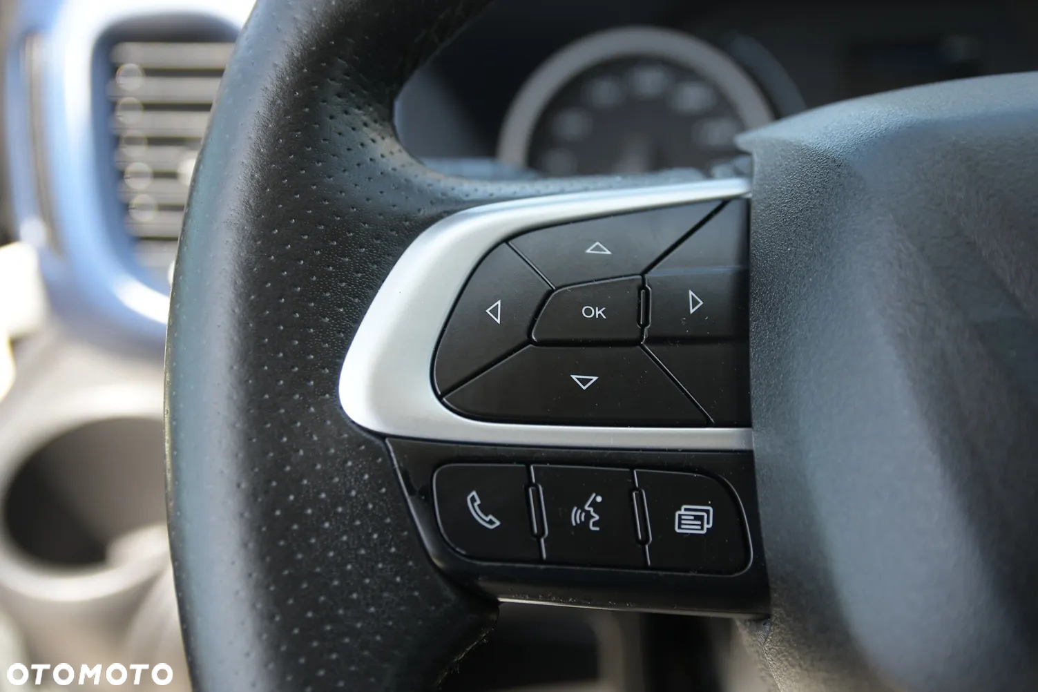 Iveco DAILY 35-180 HiMATIC Mroźnia +25/-25 * 7 PALET * THERMO KING V300 MAX * Salon PL - 27
