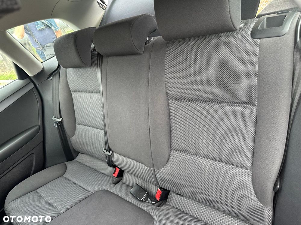 Audi A3 Sportback 1.6 TDI DPF Ambiente - 8