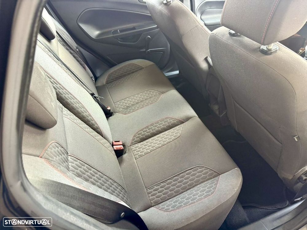 Ford Fiesta 1.5 TDCi STLine - 48