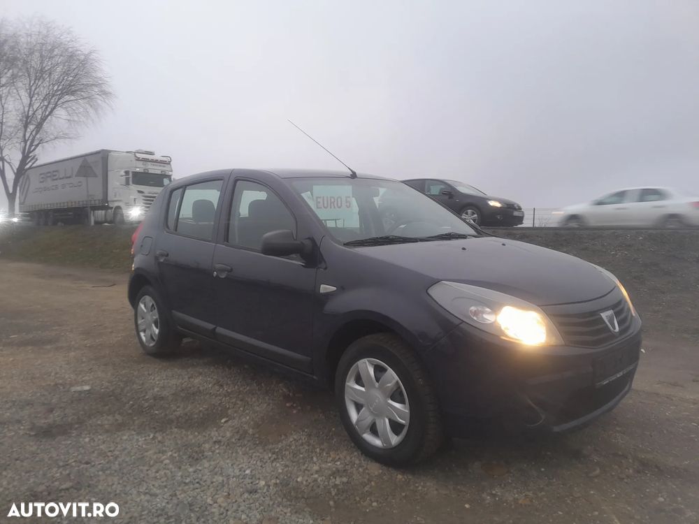Dacia Sandero - 1