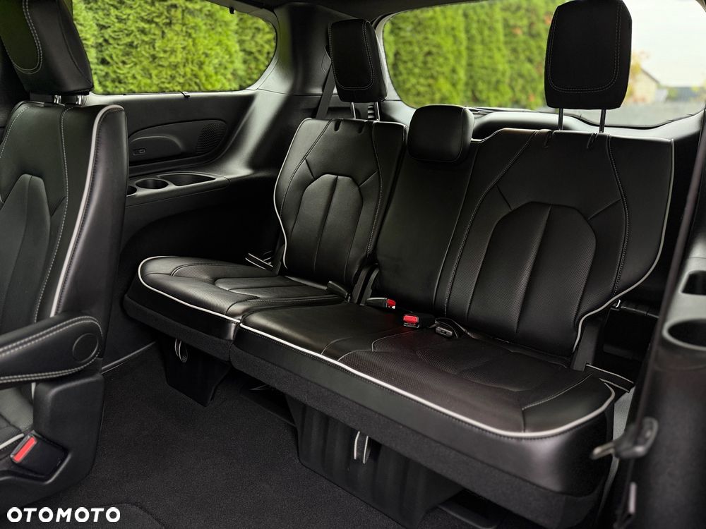 Chrysler Pacifica - 26