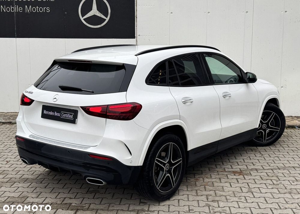 Mercedes-Benz GLA - 11