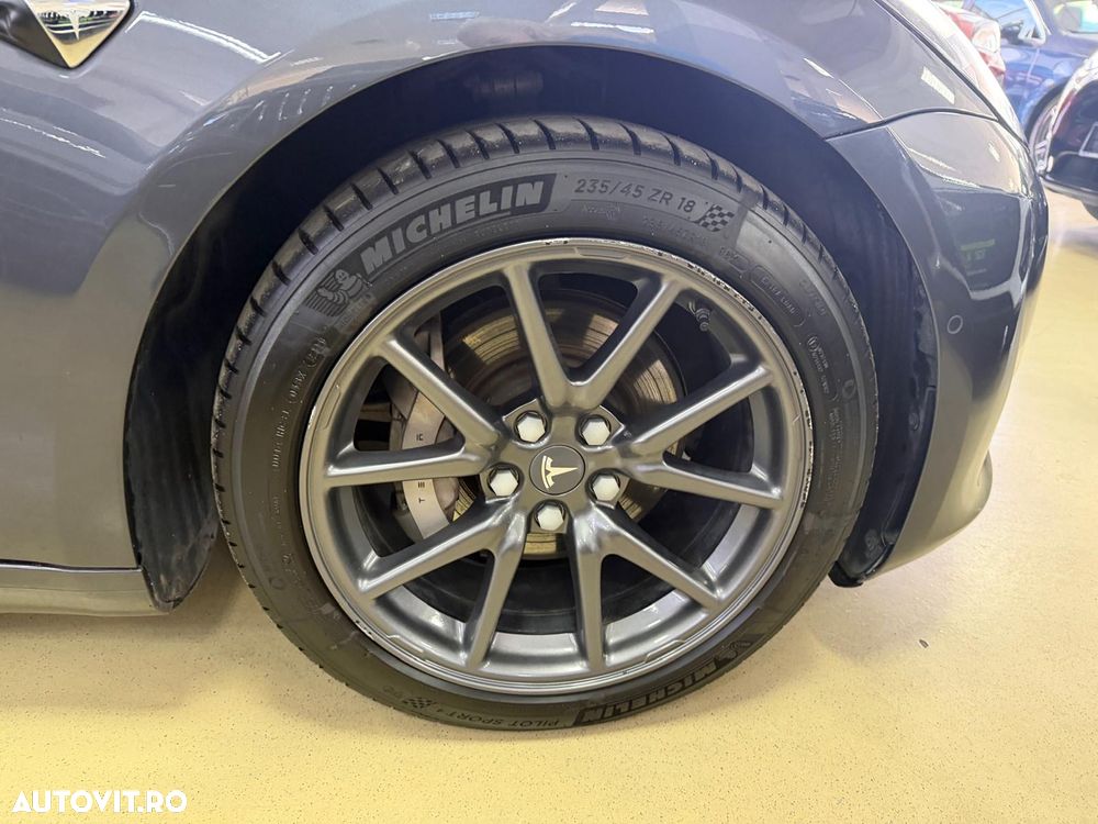Tesla Model 3 Langstreckenbatterie Allradantrieb Dual Motor - 9