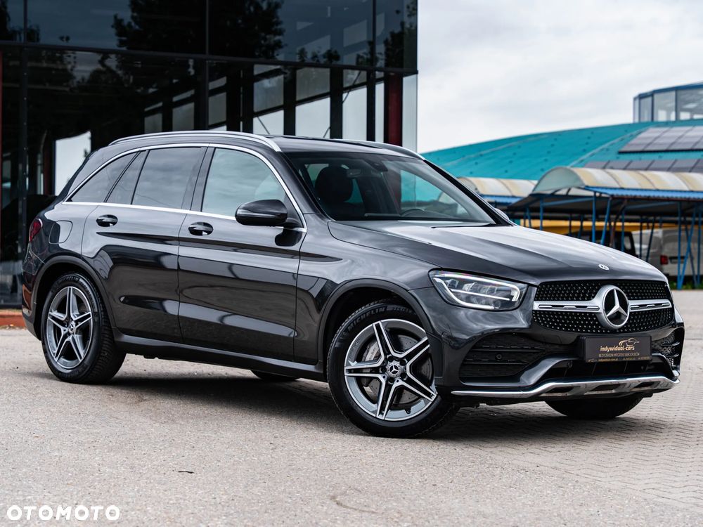 Mercedes-Benz GLC 200 4Matic 9G-TRONIC AMG Line Plus - 9