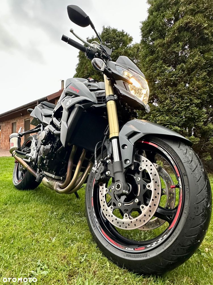 Suzuki GSR - 5