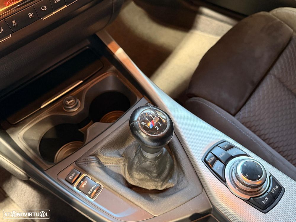 BMW 118 d Pack M - 21