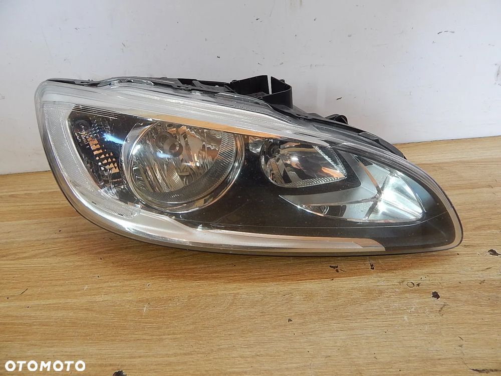 Lampa prawy przód VOLVO S60 V60 II Lift 13-18 Łuków części