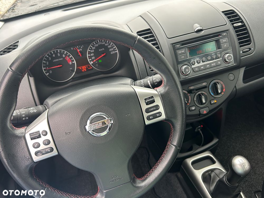 Nissan Note 2011 photo 2