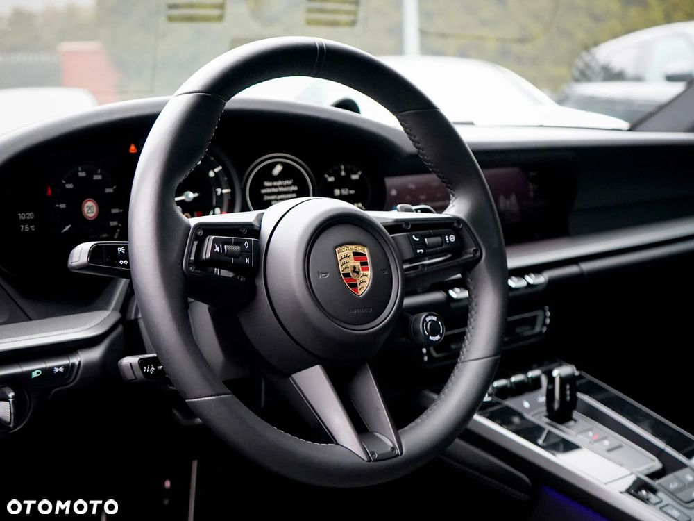 Porsche 911 Carrera 4S - 15