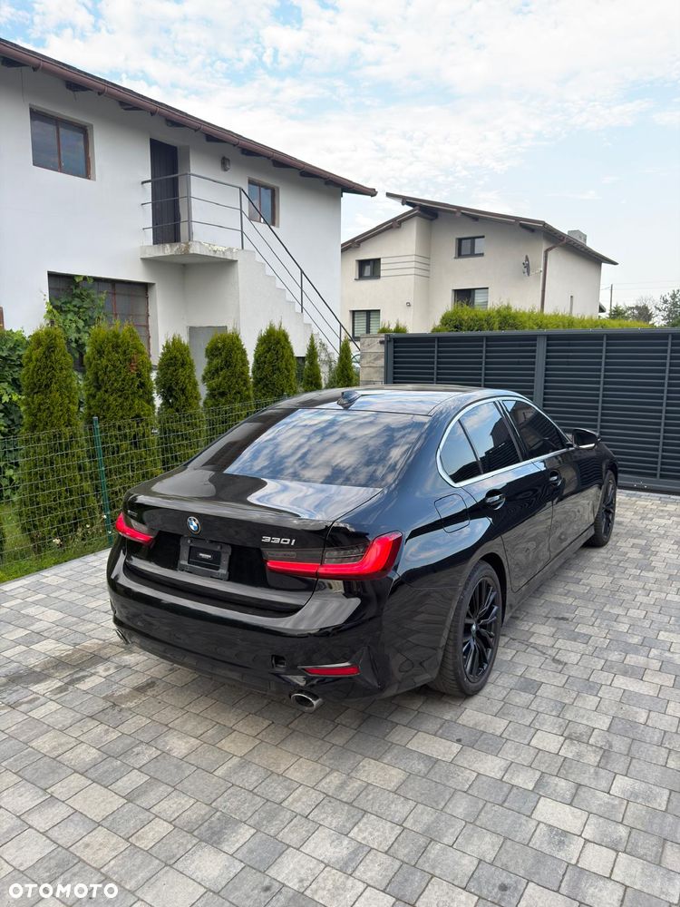 BMW Seria 3 330i xDrive Sport Line - 13
