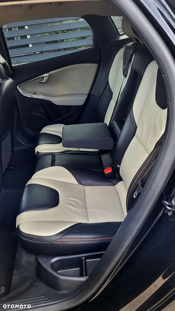 Volvo V40 D3 Geartronic Summum - 18