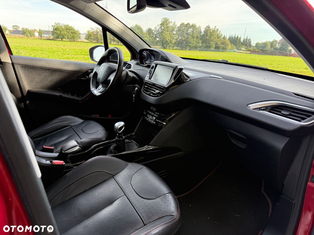 Peugeot 2008 1.2 Pure Tech Allure S&S - 22